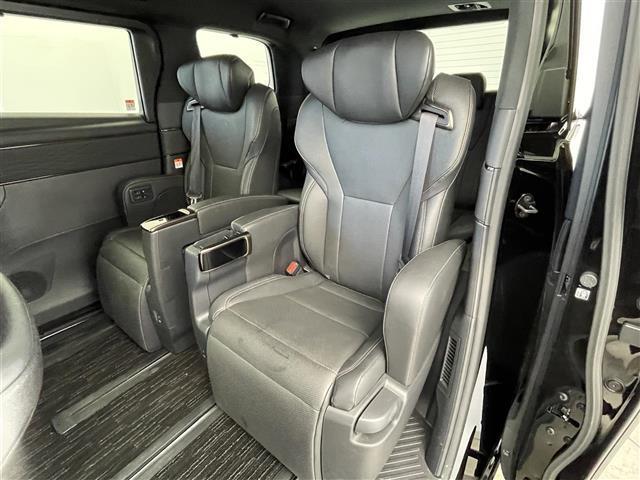 アルファード Ｚ　４ＷＤ　フリップダウンモニター　純正１４インチディスプレイオーディオ　パノラミックビューモニター　レーダークルーズコントロール　両側パワースライドドア　パワーバックドア　デジタルルームミラー　禁煙車（28枚目）