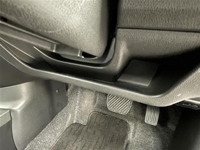 ノート Ｘ　エマージェンシーブレーキパッケージ　衝突被害軽減ブレーキ　純正７インチナビ　スマートキー　プッシュスタート　横滑り防止装置　盗難防止装置　純正フロアマット　パワーステアリング　パワーウィンドウ　ＡＢＳ　アイドリングストップ　禁煙車（22枚目）