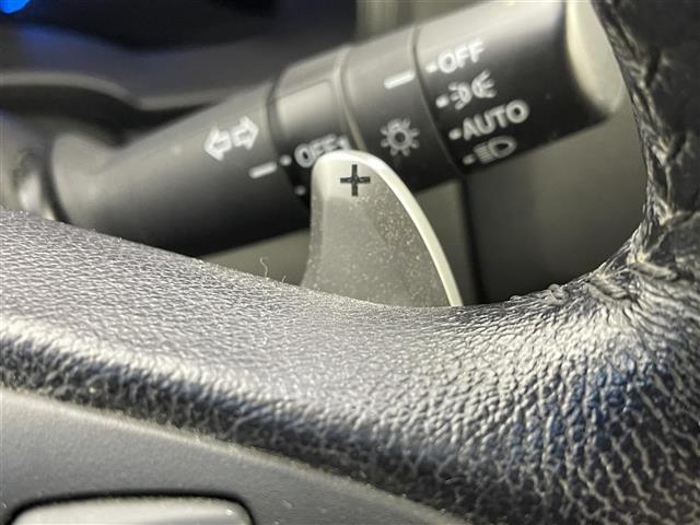 フィットハイブリッド Sパッケージ 純正7インチナビ クルーズコントロール LEDライト 純正16インチアルミホイール ステアリングリモコン パドルシフト アイドリングストップ 横滑り防止装置 オートエアコン スマートキー 禁煙車(8枚目)