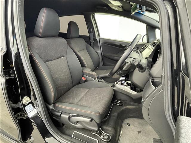 フィットハイブリッド Sパッケージ 純正7インチナビ クルーズコントロール LEDライト 純正16インチアルミホイール ステアリングリモコン パドルシフト アイドリングストップ 横滑り防止装置 オートエアコン スマートキー 禁煙車(16枚目)