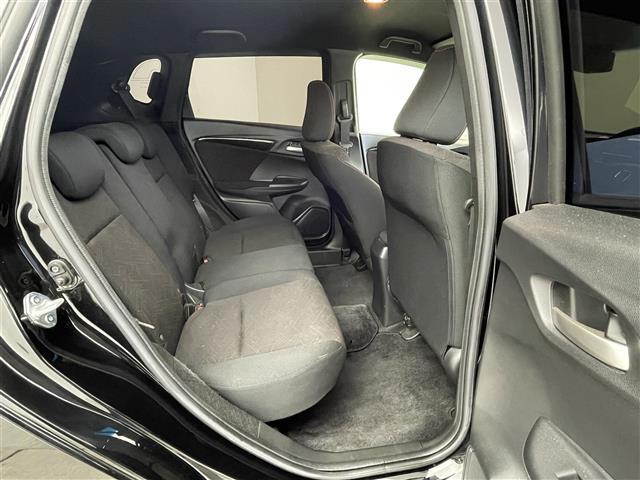 フィットハイブリッド Sパッケージ 純正7インチナビ クルーズコントロール LEDライト 純正16インチアルミホイール ステアリングリモコン パドルシフト アイドリングストップ 横滑り防止装置 オートエアコン スマートキー 禁煙車(19枚目)