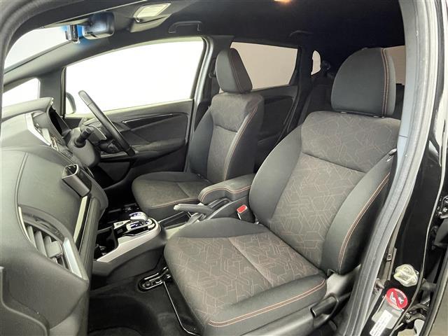 フィットハイブリッド Sパッケージ 純正7インチナビ クルーズコントロール LEDライト 純正16インチアルミホイール ステアリングリモコン パドルシフト アイドリングストップ 横滑り防止装置 オートエアコン スマートキー 禁煙車(20枚目)