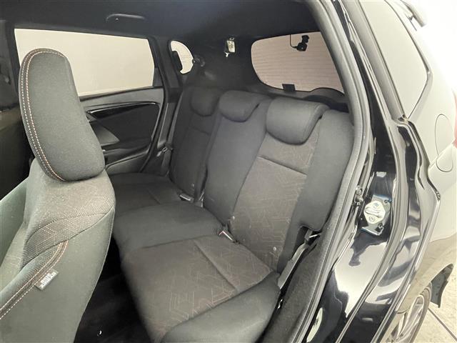 フィットハイブリッド Sパッケージ 純正7インチナビ クルーズコントロール LEDライト 純正16インチアルミホイール ステアリングリモコン パドルシフト アイドリングストップ 横滑り防止装置 オートエアコン スマートキー 禁煙車(22枚目)