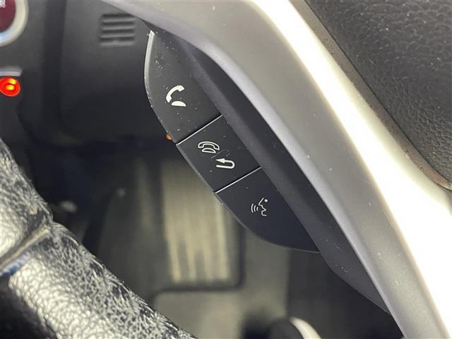 フィットハイブリッド Sパッケージ 純正7インチナビ クルーズコントロール LEDライト 純正16インチアルミホイール ステアリングリモコン パドルシフト アイドリングストップ 横滑り防止装置 オートエアコン スマートキー 禁煙車(29枚目)