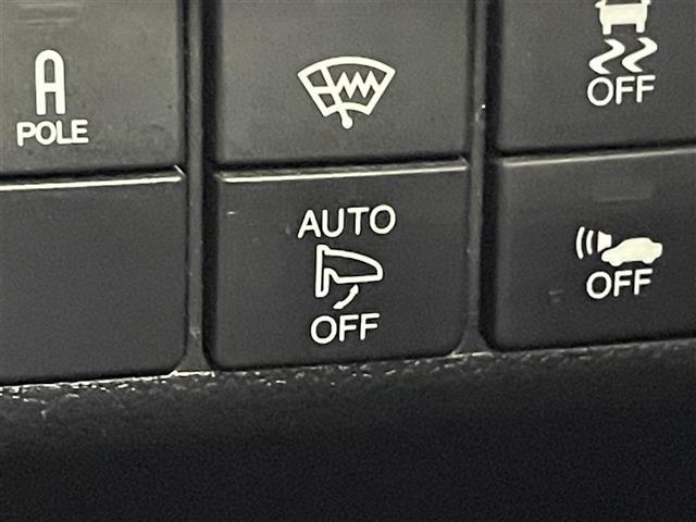 フィットハイブリッド Sパッケージ 純正7インチナビ クルーズコントロール LEDライト 純正16インチアルミホイール ステアリングリモコン パドルシフト アイドリングストップ 横滑り防止装置 オートエアコン スマートキー 禁煙車(33枚目)