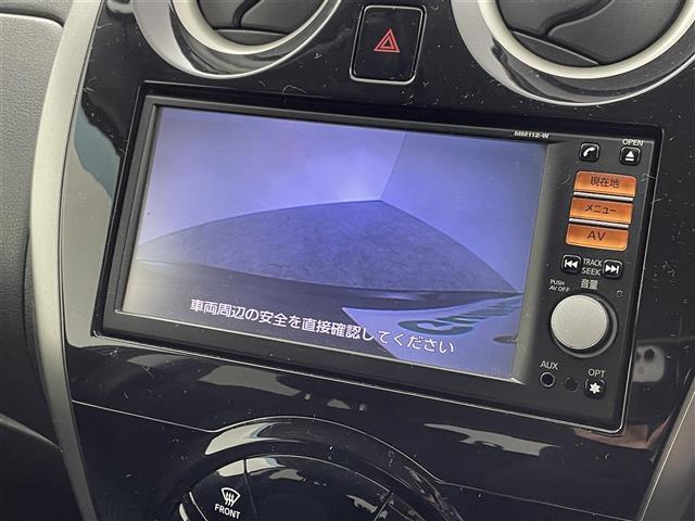ノート Ｘ　ＤＩＧ－Ｓ　純正７インチナビ　バックカメラ　ヘッドライトレベライザー　純正１４インチアルミホイール　オートエアコン　横滑り防止装置　盗難防止装置　スマートキー　プッシュスタート　ＥＴＣ　アイドリングストップ　禁煙（3枚目）