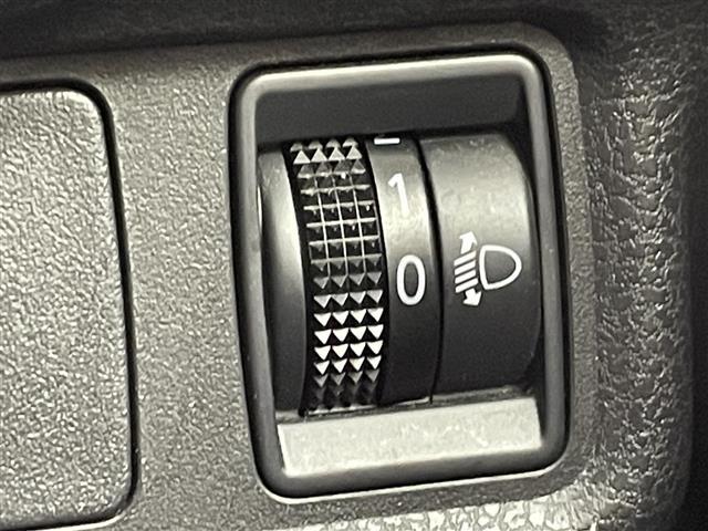 ノート Ｘ　ＤＩＧ－Ｓ　純正７インチナビ　バックカメラ　ヘッドライトレベライザー　純正１４インチアルミホイール　オートエアコン　横滑り防止装置　盗難防止装置　スマートキー　プッシュスタート　ＥＴＣ　アイドリングストップ　禁煙（6枚目）