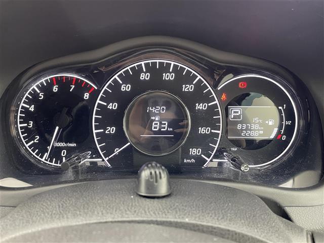 ノート Ｘ　ＤＩＧ－Ｓ　純正７インチナビ　バックカメラ　ヘッドライトレベライザー　純正１４インチアルミホイール　オートエアコン　横滑り防止装置　盗難防止装置　スマートキー　プッシュスタート　ＥＴＣ　アイドリングストップ　禁煙（13枚目）