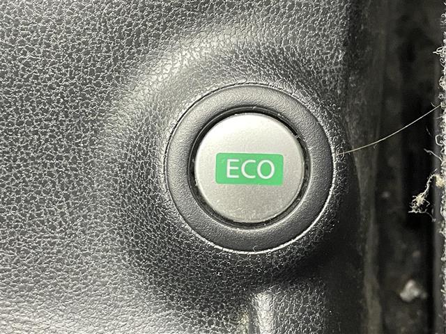 ノート Ｘ　ＤＩＧ－Ｓ　純正７インチナビ　バックカメラ　ヘッドライトレベライザー　純正１４インチアルミホイール　オートエアコン　横滑り防止装置　盗難防止装置　スマートキー　プッシュスタート　ＥＴＣ　アイドリングストップ　禁煙（14枚目）