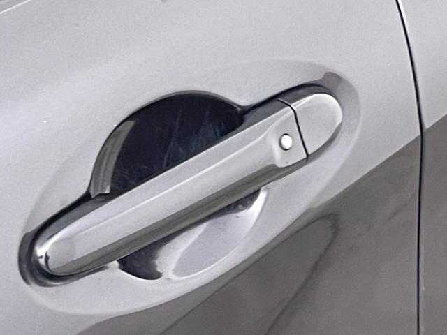 ノート Ｘ　ＤＩＧ－Ｓ　純正７インチナビ　バックカメラ　ヘッドライトレベライザー　純正１４インチアルミホイール　オートエアコン　横滑り防止装置　盗難防止装置　スマートキー　プッシュスタート　ＥＴＣ　アイドリングストップ　禁煙（60枚目）