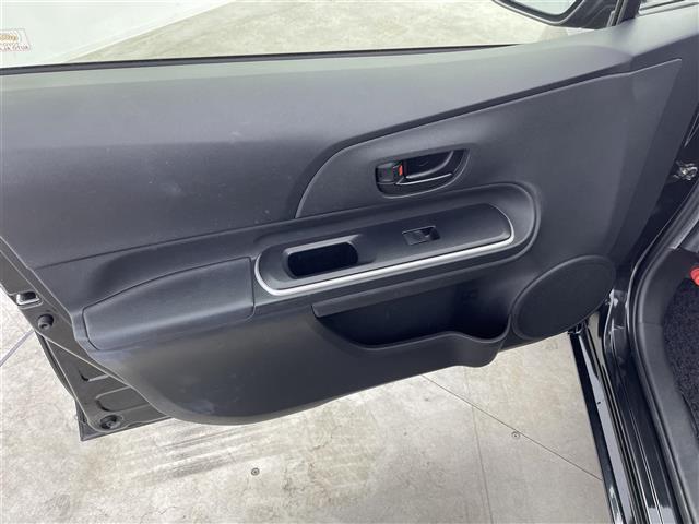 アクア S 社外7インチナビ バックカメラ LEDライト ヘッドライトレベライザー ステアリングリモコン スマートキー プッシュスタート ドライブレコーダー ETC 電動格納ミラー 横滑り防止装置 禁煙車(38枚目)