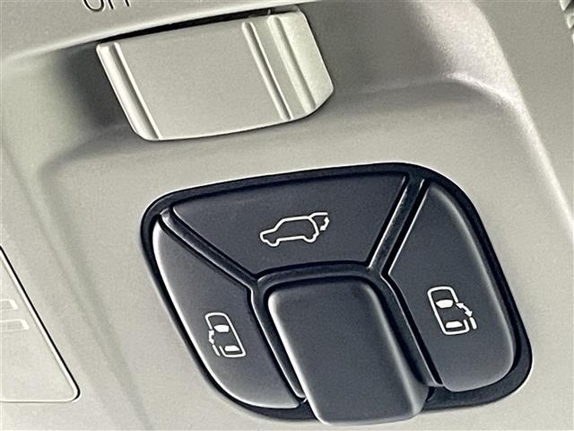 ヴェルファイア ２．４Ｚ　ゴールデンアイズ　フリップダウンモニター　純正８インチナビ　バックカメラ　両側パワースライドドア　クルーズコントロール　ＨＩＤオートライト　ハーフレザーシート　オットマン　パワーバックドア　スマートキー　ＥＴＣ　禁煙車（11枚目）