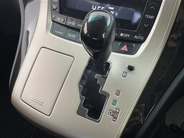 ヴェルファイア ２．４Ｚ　ゴールデンアイズ　フリップダウンモニター　純正８インチナビ　バックカメラ　両側パワースライドドア　クルーズコントロール　ＨＩＤオートライト　ハーフレザーシート　オットマン　パワーバックドア　スマートキー　ＥＴＣ　禁煙車（12枚目）