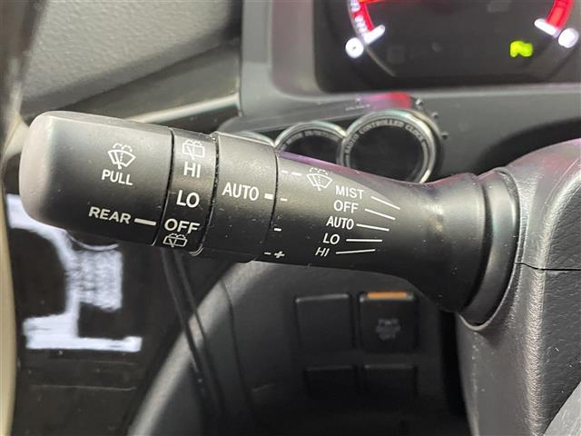 ヴェルファイア ２．４Ｚ　ゴールデンアイズ　フリップダウンモニター　純正８インチナビ　バックカメラ　両側パワースライドドア　クルーズコントロール　ＨＩＤオートライト　ハーフレザーシート　オットマン　パワーバックドア　スマートキー　ＥＴＣ　禁煙車（13枚目）