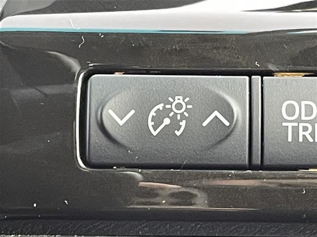 ヴェルファイア ２．４Ｚ　ゴールデンアイズ　フリップダウンモニター　純正８インチナビ　バックカメラ　両側パワースライドドア　クルーズコントロール　ＨＩＤオートライト　ハーフレザーシート　オットマン　パワーバックドア　スマートキー　ＥＴＣ　禁煙車（19枚目）