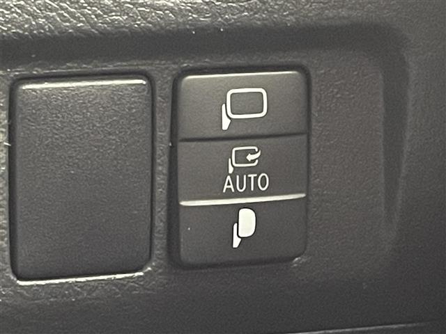 ヴェルファイア ２．４Ｚ　ゴールデンアイズ　フリップダウンモニター　純正８インチナビ　バックカメラ　両側パワースライドドア　クルーズコントロール　ＨＩＤオートライト　ハーフレザーシート　オットマン　パワーバックドア　スマートキー　ＥＴＣ　禁煙車（20枚目）