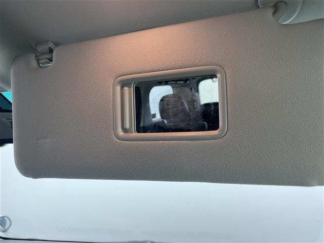 ヴェルファイア ２．４Ｚ　ゴールデンアイズ　フリップダウンモニター　純正８インチナビ　バックカメラ　両側パワースライドドア　クルーズコントロール　ＨＩＤオートライト　ハーフレザーシート　オットマン　パワーバックドア　スマートキー　ＥＴＣ　禁煙車（24枚目）