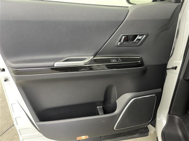 ヴェルファイア ２．４Ｚ　ゴールデンアイズ　フリップダウンモニター　純正８インチナビ　バックカメラ　両側パワースライドドア　クルーズコントロール　ＨＩＤオートライト　ハーフレザーシート　オットマン　パワーバックドア　スマートキー　ＥＴＣ　禁煙車（26枚目）