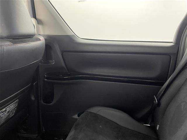 ヴェルファイア ２．４Ｚ　ゴールデンアイズ　フリップダウンモニター　純正８インチナビ　バックカメラ　両側パワースライドドア　クルーズコントロール　ＨＩＤオートライト　ハーフレザーシート　オットマン　パワーバックドア　スマートキー　ＥＴＣ　禁煙車（28枚目）