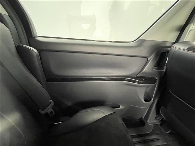 ヴェルファイア ２．４Ｚ　ゴールデンアイズ　フリップダウンモニター　純正８インチナビ　バックカメラ　両側パワースライドドア　クルーズコントロール　ＨＩＤオートライト　ハーフレザーシート　オットマン　パワーバックドア　スマートキー　ＥＴＣ　禁煙車（29枚目）