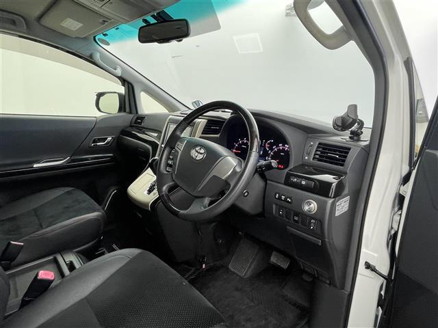 ヴェルファイア ２．４Ｚ　ゴールデンアイズ　フリップダウンモニター　純正８インチナビ　バックカメラ　両側パワースライドドア　クルーズコントロール　ＨＩＤオートライト　ハーフレザーシート　オットマン　パワーバックドア　スマートキー　ＥＴＣ　禁煙車（30枚目）