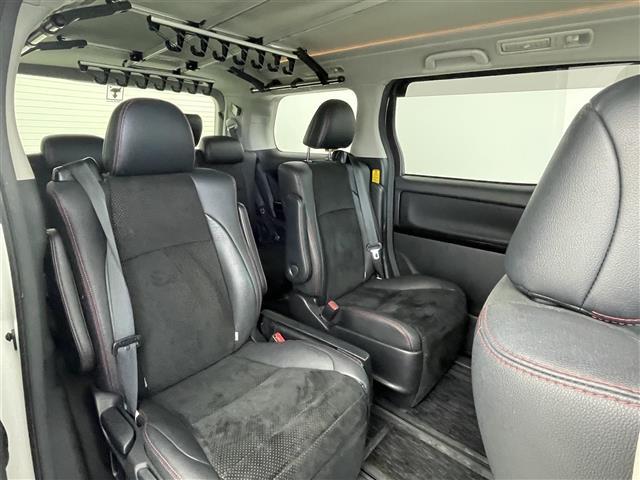 ヴェルファイア ２．４Ｚ　ゴールデンアイズ　フリップダウンモニター　純正８インチナビ　バックカメラ　両側パワースライドドア　クルーズコントロール　ＨＩＤオートライト　ハーフレザーシート　オットマン　パワーバックドア　スマートキー　ＥＴＣ　禁煙車（32枚目）