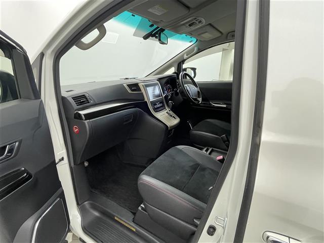 ヴェルファイア ２．４Ｚ　ゴールデンアイズ　フリップダウンモニター　純正８インチナビ　バックカメラ　両側パワースライドドア　クルーズコントロール　ＨＩＤオートライト　ハーフレザーシート　オットマン　パワーバックドア　スマートキー　ＥＴＣ　禁煙車（34枚目）