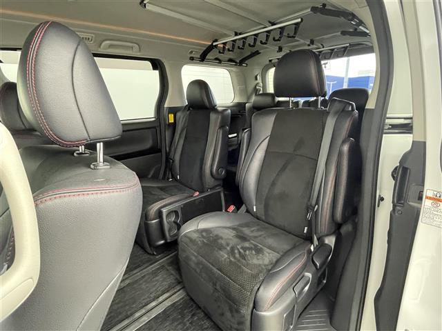 ヴェルファイア ２．４Ｚ　ゴールデンアイズ　フリップダウンモニター　純正８インチナビ　バックカメラ　両側パワースライドドア　クルーズコントロール　ＨＩＤオートライト　ハーフレザーシート　オットマン　パワーバックドア　スマートキー　ＥＴＣ　禁煙車（38枚目）