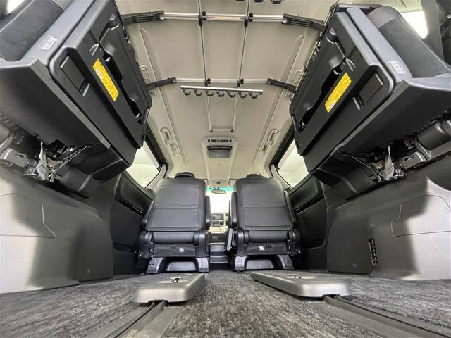 ヴェルファイア ２．４Ｚ　ゴールデンアイズ　フリップダウンモニター　純正８インチナビ　バックカメラ　両側パワースライドドア　クルーズコントロール　ＨＩＤオートライト　ハーフレザーシート　オットマン　パワーバックドア　スマートキー　ＥＴＣ　禁煙車（42枚目）