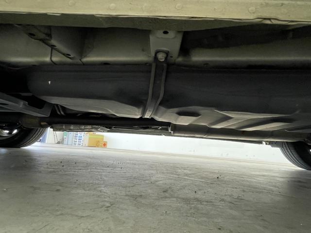 ヴェルファイア ２．４Ｚ　ゴールデンアイズ　フリップダウンモニター　純正８インチナビ　バックカメラ　両側パワースライドドア　クルーズコントロール　ＨＩＤオートライト　ハーフレザーシート　オットマン　パワーバックドア　スマートキー　ＥＴＣ　禁煙車（72枚目）