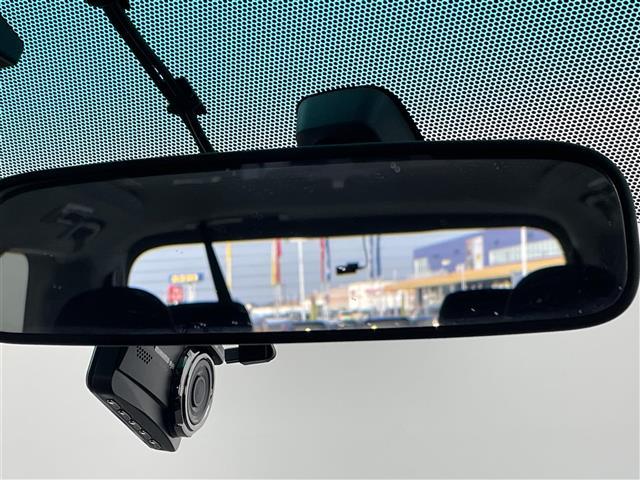 ヴェルファイア ２．４Ｚ　フリップダウンモニター　純正７インチナビ　バックカメラ　両側パワースライドドア　ＨＩＤオートライト　純正１８インチアルミホイール　ステアリングリモコン　ドライブレコーダー　ＥＴＣ　スマートキー　禁煙車（15枚目）