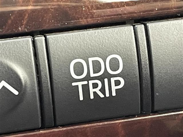 ヴェルファイア ２．４Ｚ　フリップダウンモニター　純正７インチナビ　バックカメラ　両側パワースライドドア　ＨＩＤオートライト　純正１８インチアルミホイール　ステアリングリモコン　ドライブレコーダー　ＥＴＣ　スマートキー　禁煙車（24枚目）