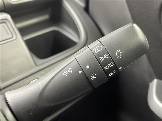 ソリオバンディット ハイブリッドＭＶ　純正７インチナビ　全方位モニター　クルーズコントロール　片側パワースライドドア　ＬＥＤライト　純正１５インチアルミホイール　スマートキー　プッシュスタート　純正フロアマット　オートエアコン　禁煙車（10枚目）