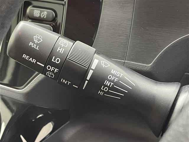 アクア S セーフティセンス 純正オーディオ HIDオ-トライト オートマチックハイビーム 車線逸脱防止警報 横滑防止装置 盗難防止装置 スマートキー オートエアコン 純正フロアマット アイドリングストップ 禁煙(9枚目)