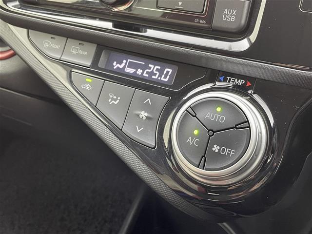 アクア S セーフティセンス 純正オーディオ HIDオ-トライト オートマチックハイビーム 車線逸脱防止警報 横滑防止装置 盗難防止装置 スマートキー オートエアコン 純正フロアマット アイドリングストップ 禁煙(12枚目)