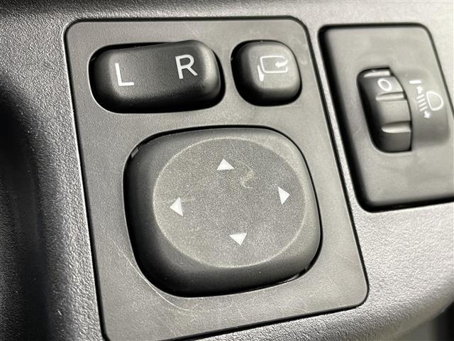 アクア S セーフティセンス 純正オーディオ HIDオ-トライト オートマチックハイビーム 車線逸脱防止警報 横滑防止装置 盗難防止装置 スマートキー オートエアコン 純正フロアマット アイドリングストップ 禁煙(13枚目)