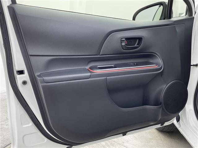 アクア S セーフティセンス 純正オーディオ HIDオ-トライト オートマチックハイビーム 車線逸脱防止警報 横滑防止装置 盗難防止装置 スマートキー オートエアコン 純正フロアマット アイドリングストップ 禁煙(38枚目)