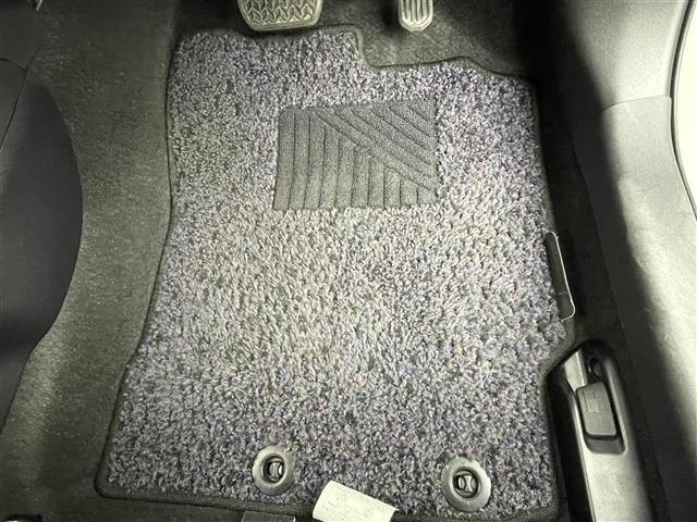 アクア S セーフティセンス 純正オーディオ HIDオ-トライト オートマチックハイビーム 車線逸脱防止警報 横滑防止装置 盗難防止装置 スマートキー オートエアコン 純正フロアマット アイドリングストップ 禁煙(42枚目)