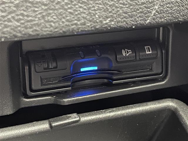 セレナ ハイウェイスターG 禁煙車 7インチ純正ナビ アラウンドビューモニター パーキングアシスト ドライブレコーダー ビルトインETC LEDライト 純正アルミホイール クルコン 両側パワースライドドア プッシュスタート(8枚目)