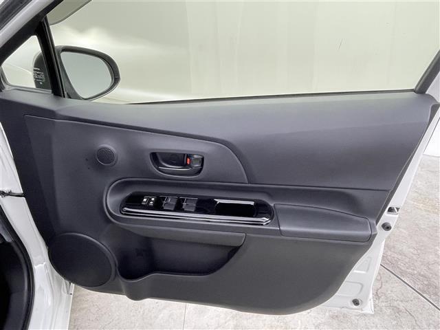 アクア Sスタイルブラック 純正7インチSDナビ 純正ドライブレコーダー クルーズコントロール ステアリングリモコン フルセグTV バックカメラ フォグライト オートライト プッシュスタート スマートキー 電動格納ミラー 禁煙車(30枚目)