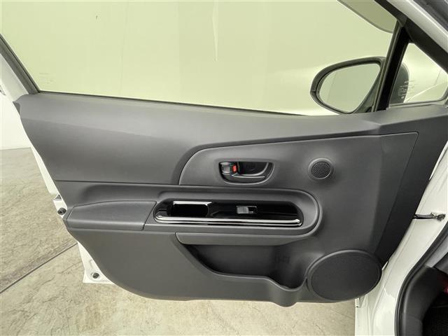 アクア Sスタイルブラック 純正7インチSDナビ 純正ドライブレコーダー クルーズコントロール ステアリングリモコン フルセグTV バックカメラ フォグライト オートライト プッシュスタート スマートキー 電動格納ミラー 禁煙車(31枚目)