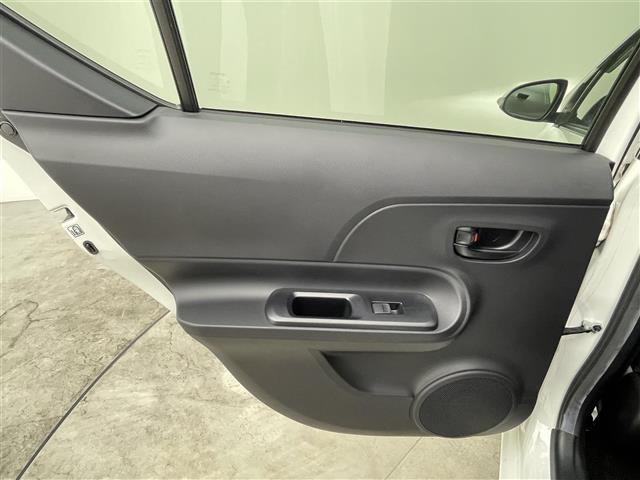 アクア Sスタイルブラック 純正7インチSDナビ 純正ドライブレコーダー クルーズコントロール ステアリングリモコン フルセグTV バックカメラ フォグライト オートライト プッシュスタート スマートキー 電動格納ミラー 禁煙車(33枚目)