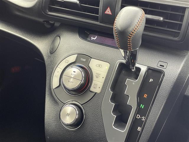 シエンタ G クエロ 禁煙車 純正7インチナビ ビルトインETC アイドリングストップ オートハイビーム オートライト LEDライト 両側パワースライドドア 純正フロアマット バックカメラ プッシュスタート 電格ミラー(19枚目)