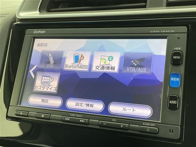 フィットハイブリッド Ｆパッケージ　純正ナビ　バックカメラ　ＥＴＣ　前後ドラレコ　フルセグＴＶ　ＨＩＤヘッドライト　ライトリベライザー　ＵＳＢ入力端子　プッシュスタートボタン　スマートキー　ステアリングスイッチ　横滑り防止装置　禁煙車（5枚目）