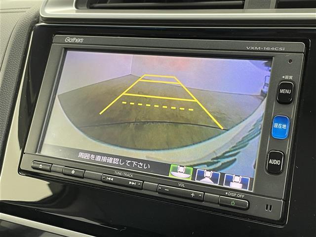 フィットハイブリッド Ｆパッケージ　純正ナビ　バックカメラ　ＥＴＣ　前後ドラレコ　フルセグＴＶ　ＨＩＤヘッドライト　ライトリベライザー　ＵＳＢ入力端子　プッシュスタートボタン　スマートキー　ステアリングスイッチ　横滑り防止装置　禁煙車（7枚目）