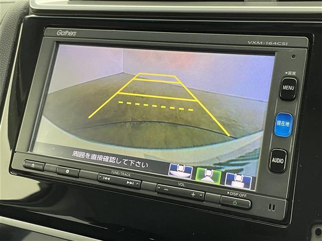 フィットハイブリッド Ｆパッケージ　純正ナビ　バックカメラ　ＥＴＣ　前後ドラレコ　フルセグＴＶ　ＨＩＤヘッドライト　ライトリベライザー　ＵＳＢ入力端子　プッシュスタートボタン　スマートキー　ステアリングスイッチ　横滑り防止装置　禁煙車（8枚目）