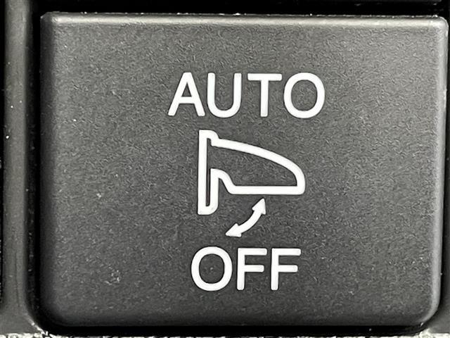 フィットハイブリッド Ｆパッケージ　純正ナビ　バックカメラ　ＥＴＣ　前後ドラレコ　フルセグＴＶ　ＨＩＤヘッドライト　ライトリベライザー　ＵＳＢ入力端子　プッシュスタートボタン　スマートキー　ステアリングスイッチ　横滑り防止装置　禁煙車（14枚目）