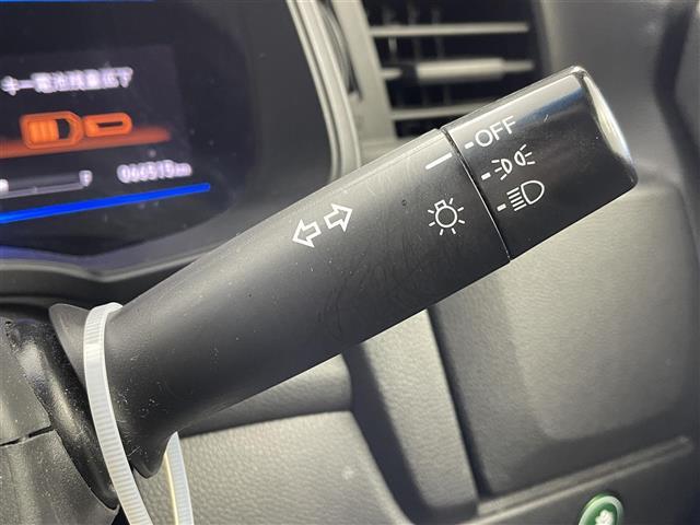 フィットハイブリッド Ｆパッケージ　純正ナビ　バックカメラ　ＥＴＣ　前後ドラレコ　フルセグＴＶ　ＨＩＤヘッドライト　ライトリベライザー　ＵＳＢ入力端子　プッシュスタートボタン　スマートキー　ステアリングスイッチ　横滑り防止装置　禁煙車（16枚目）