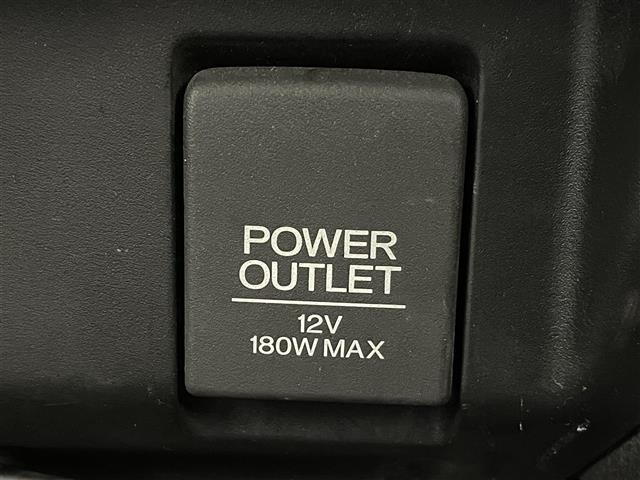 フィットハイブリッド Ｆパッケージ　純正ナビ　バックカメラ　ＥＴＣ　前後ドラレコ　フルセグＴＶ　ＨＩＤヘッドライト　ライトリベライザー　ＵＳＢ入力端子　プッシュスタートボタン　スマートキー　ステアリングスイッチ　横滑り防止装置　禁煙車（17枚目）