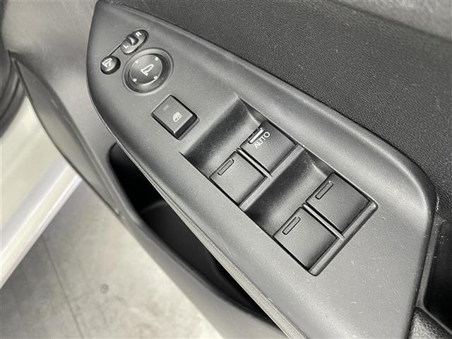 フィットハイブリッド Ｆパッケージ　純正ナビ　バックカメラ　ＥＴＣ　前後ドラレコ　フルセグＴＶ　ＨＩＤヘッドライト　ライトリベライザー　ＵＳＢ入力端子　プッシュスタートボタン　スマートキー　ステアリングスイッチ　横滑り防止装置　禁煙車（18枚目）